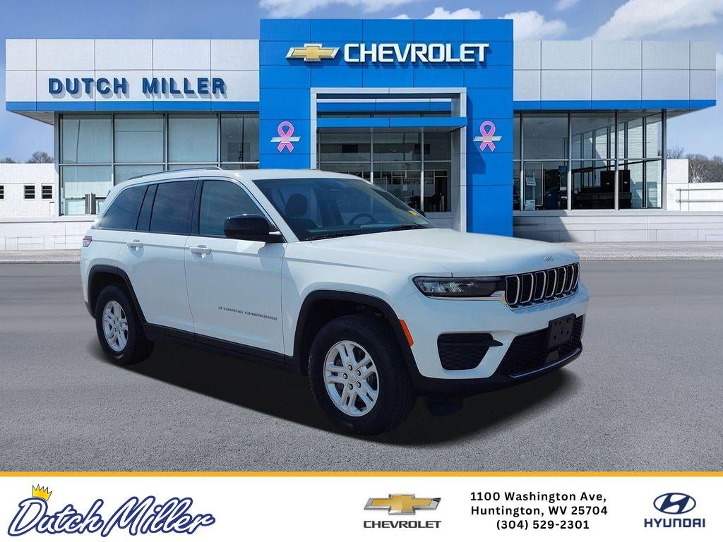 2023 Jeep Grand Cherokee Laredo in Bright White Clearcoat — front three-quarter view
