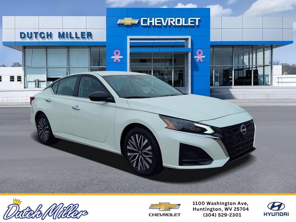 2025 Nissan Altima SV in Pearl White Tricoat — front three-quarter view