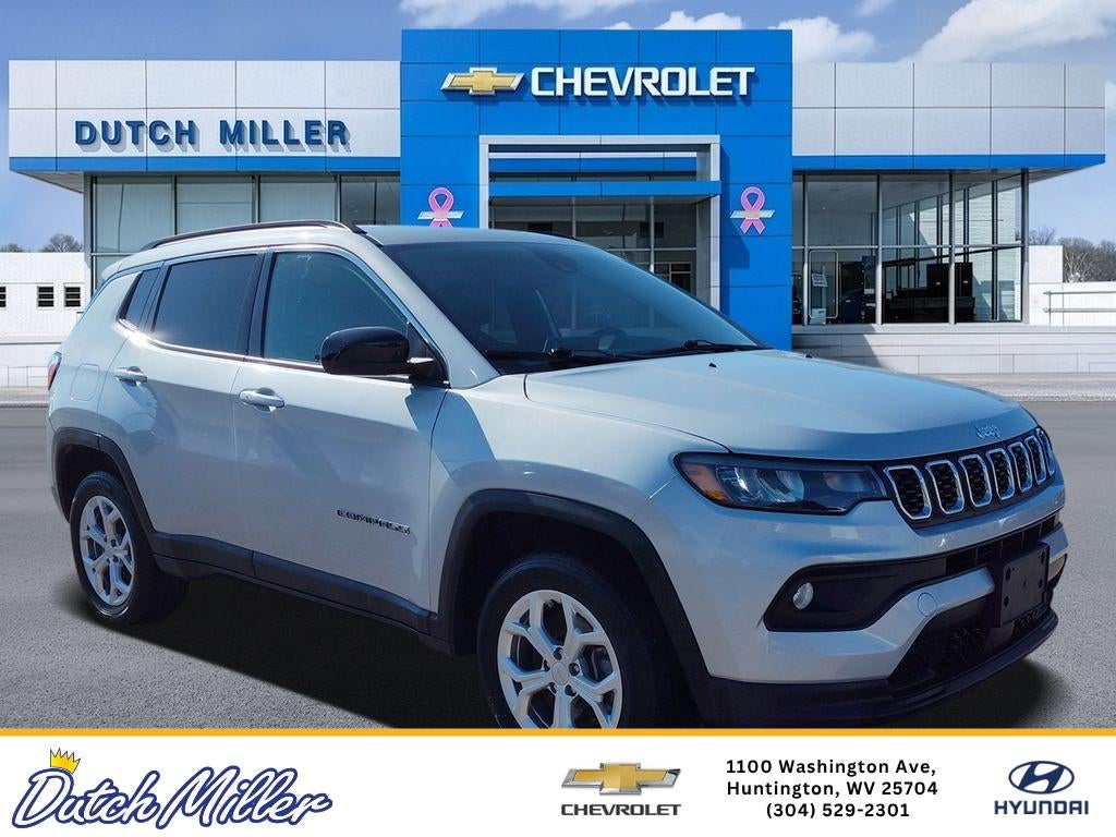 2024 Jeep Compass Latitude in Silver Zynith Metallic Clearcoat — front three-quarter view